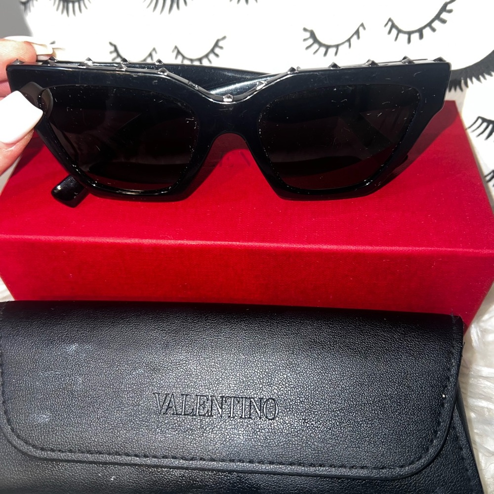 Valentino Black Sunglasses - Picture 5 of 7
